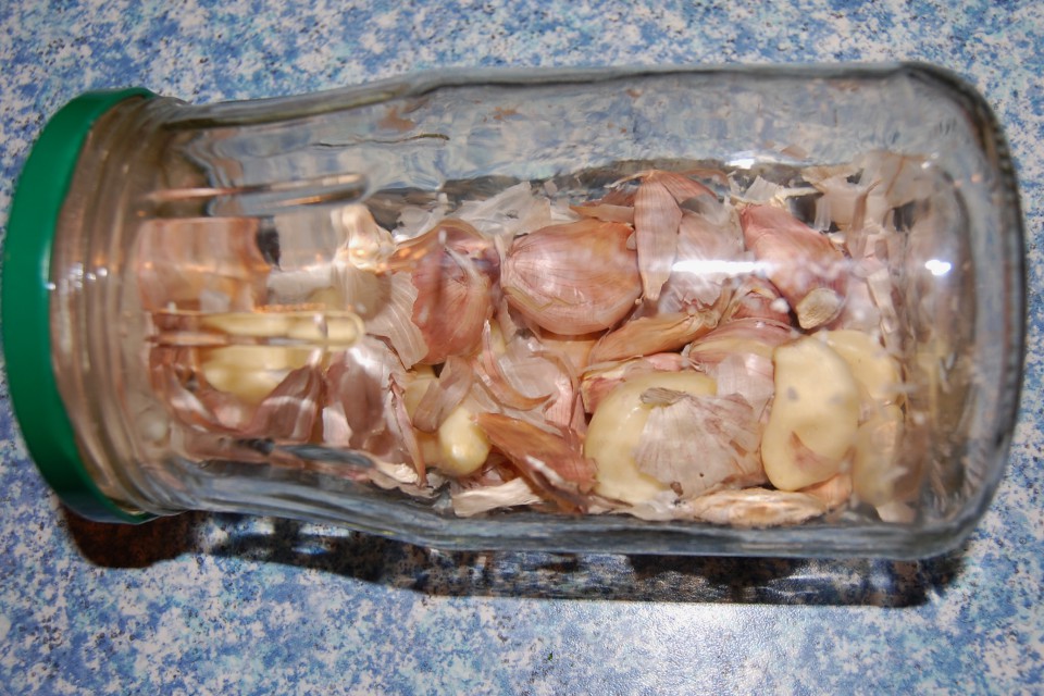 чеснок в банке