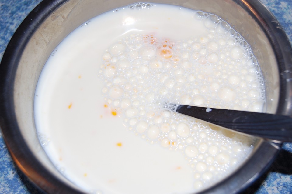 Молоко с яйцами